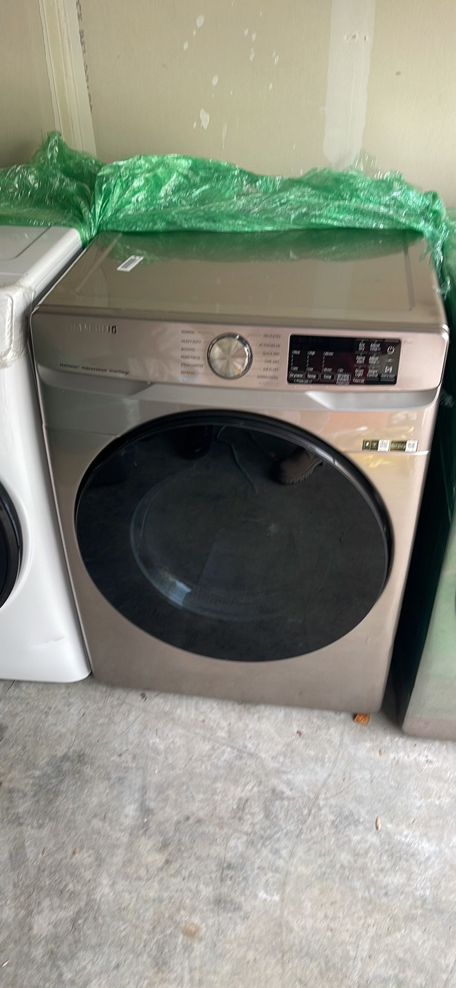 New Open Box Samsung Dryer 27” In Perfect Working Conditions 
