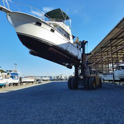 Carver  1989  40 Ft. over All Leanth  32.7  Sale  Or Trade Out