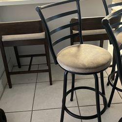 4 Counter Chairs Stools