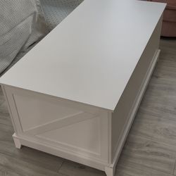 Lift top storage coffee table