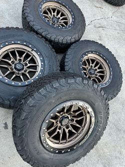 Vendo un set de rines nuevos para Toyota ,Chevrolet,Nissan titán,GMC con llantas usadas