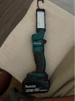 Makita 18v lxt lithium ion battery and flashlight