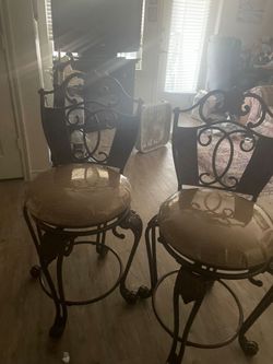 Veru Nice Barstools