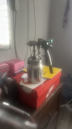 Spray gun to paint cars