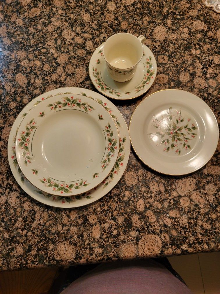Christmas Set For 20 OH Each