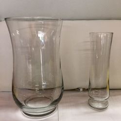 Two vases ideal for the wedding table flowers composition. 26 of these