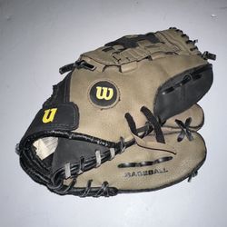 Wilson A2457 11.5" RHT Right Hand Baseball Glove Brown Black Leather  Youth A300