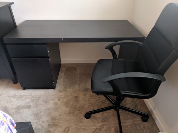 Desk With Drawers And Chair For Sale In Palo Alto Ca Offerup