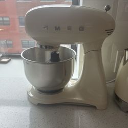 SMEG Stand mixer Retro-style Cream Glossy