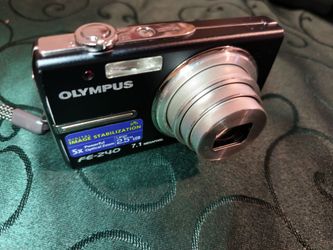 Olympus FE-240  5x Optical Zoom Digital Camera W/ Charger