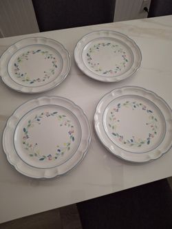 Floral Expressions Stoneware 10¾" Dinner Plates (Made in Japan)