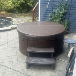 Costco 2-4 Person Hot tub 