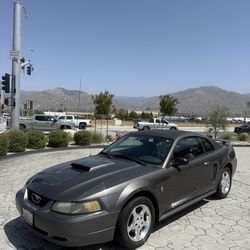2003 ford mustang clean title 2D coupe