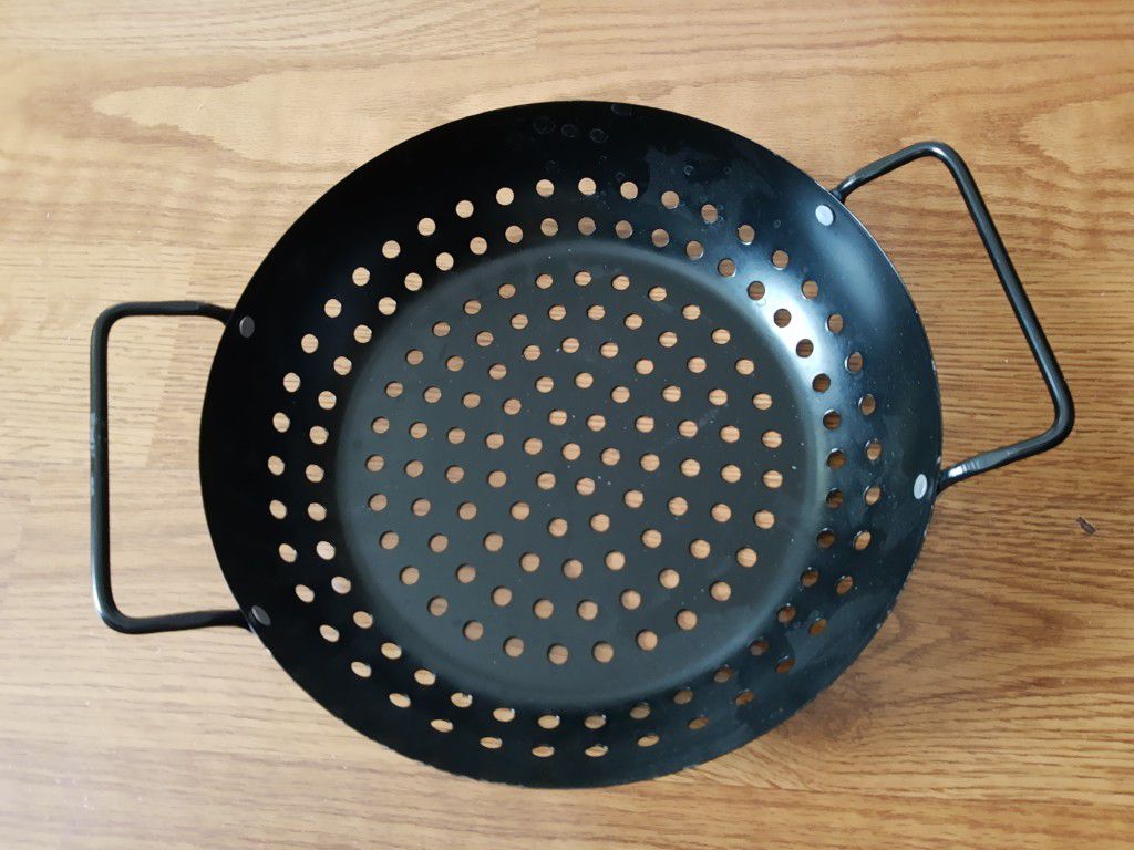 BBQ. Grill. Pan. Grilling. Never Used. Cooking.