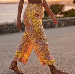 NEW Christian Siriano palazzo Pants Women’s Medium yellow Capri NWT