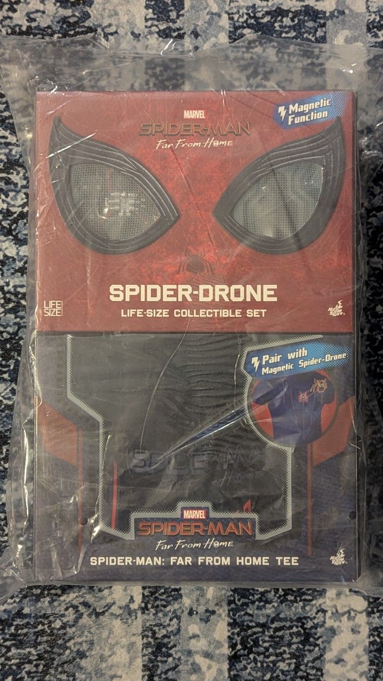 J. Hot Toys Spider-Man: Far from Home 1:1 Spider-Drone and Tee