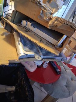 This listing includes two brand new Eurospare auxiliary radiators, part number LR181758ES. These are made to British specification and fit certain Ran