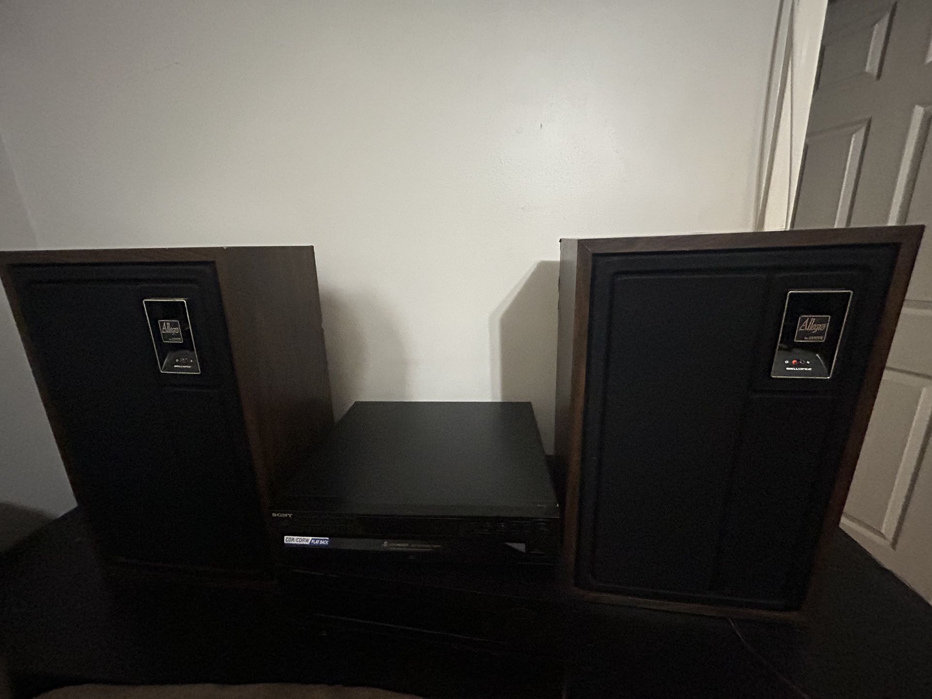 Vintage Stereo System – Receiver + CD Player + Speaker”