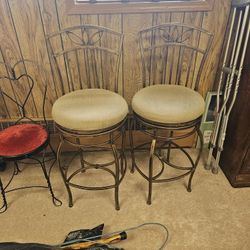 2 Bar Stools 