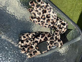 Woman’s gloves