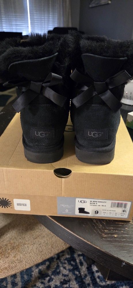 UGG BOOTS SIZE 9