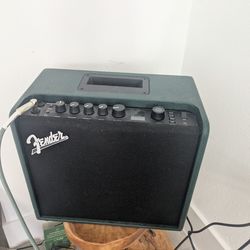 Fender Mustang LT25 guitar combo amp