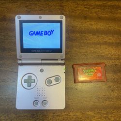 Gameboy Sp With Pokémon Fire red