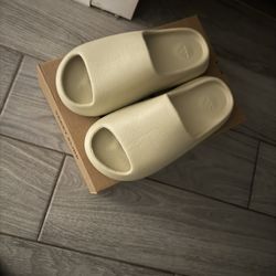 New Yeezys Slides 