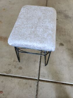 Ottoman  19×17 1/2 h