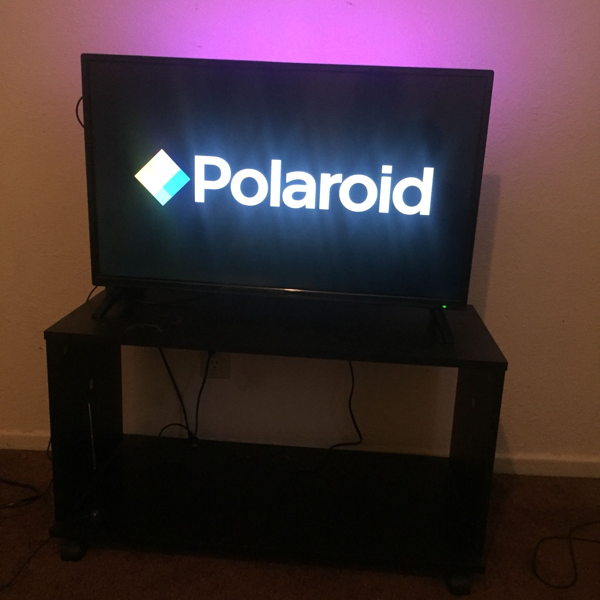 32” polaroid tv and tv stand