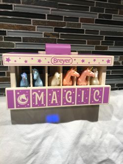 Breyer unicorn magic wooden stable carry case w/6 horses like new