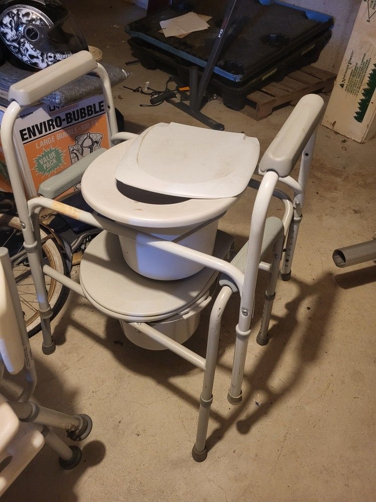 Portable Bedside Commode/Toilet