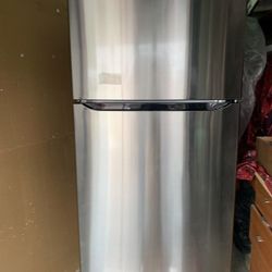 NEW— LG 30 in. W 20 cu. ft. Top Freezer Refrigerator w/ Multi-Air Flow and Reversible Door in Stainless Steel,ENERGY STAR
