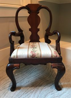 Vintage Queen Anne Style Chair/Child’s Chair 