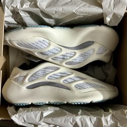 Yeezy 700 Azael