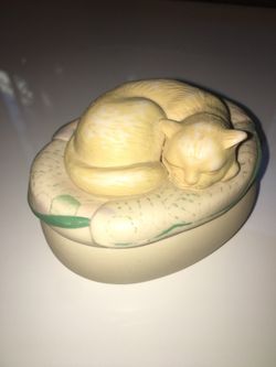 Vintage Hallmark Cards Trinket Box Sleeping Cat Kitten On a Pillow Ceramic