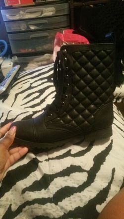 Women's black boot