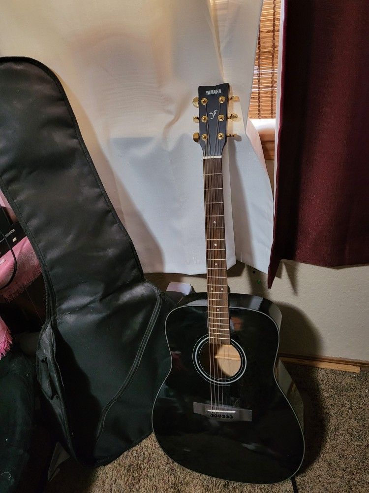 Yamaha Aucostic Guitar 335 (Black)