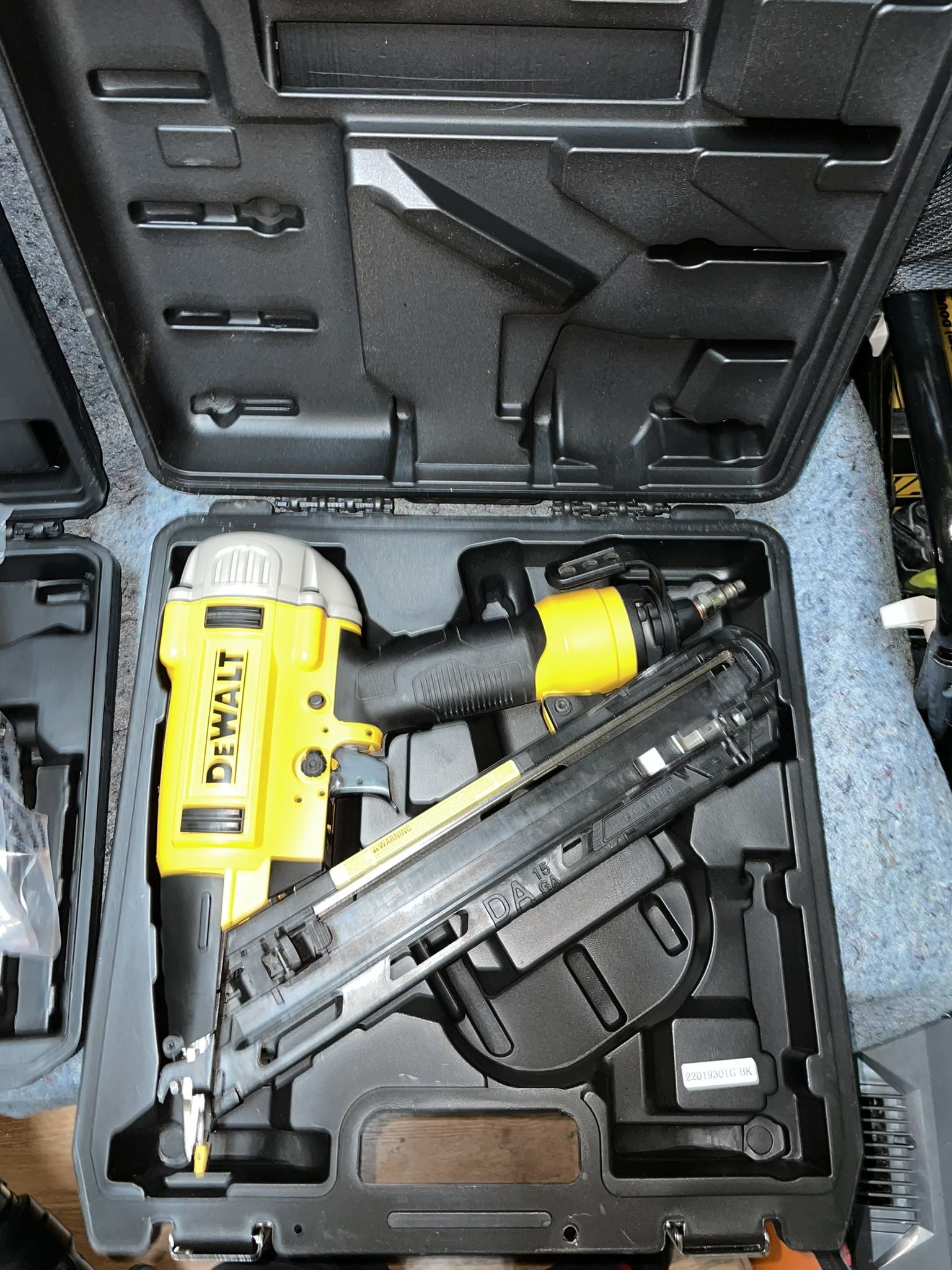 DEWALT Pneumatic 15-Gauge DA Nailer
