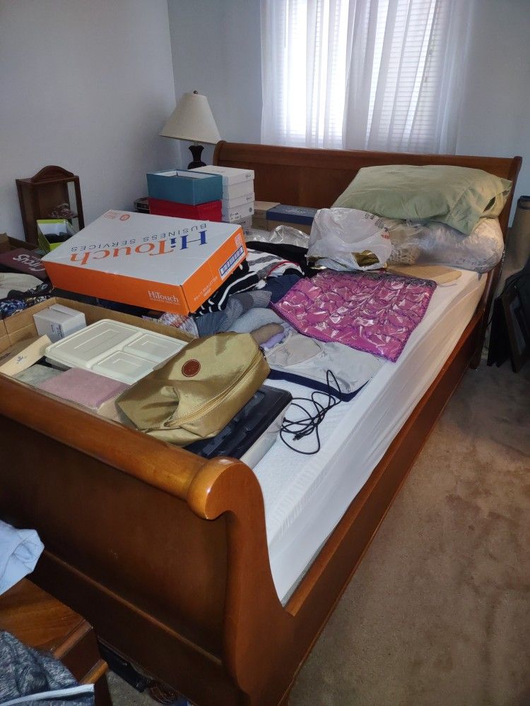 Sleigh Bed