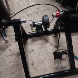 Magnetic indoor bike trainer