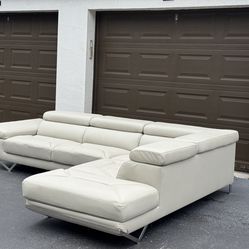 Sectional Couch/Sofa - Modern Design - Delivery Available 🚛