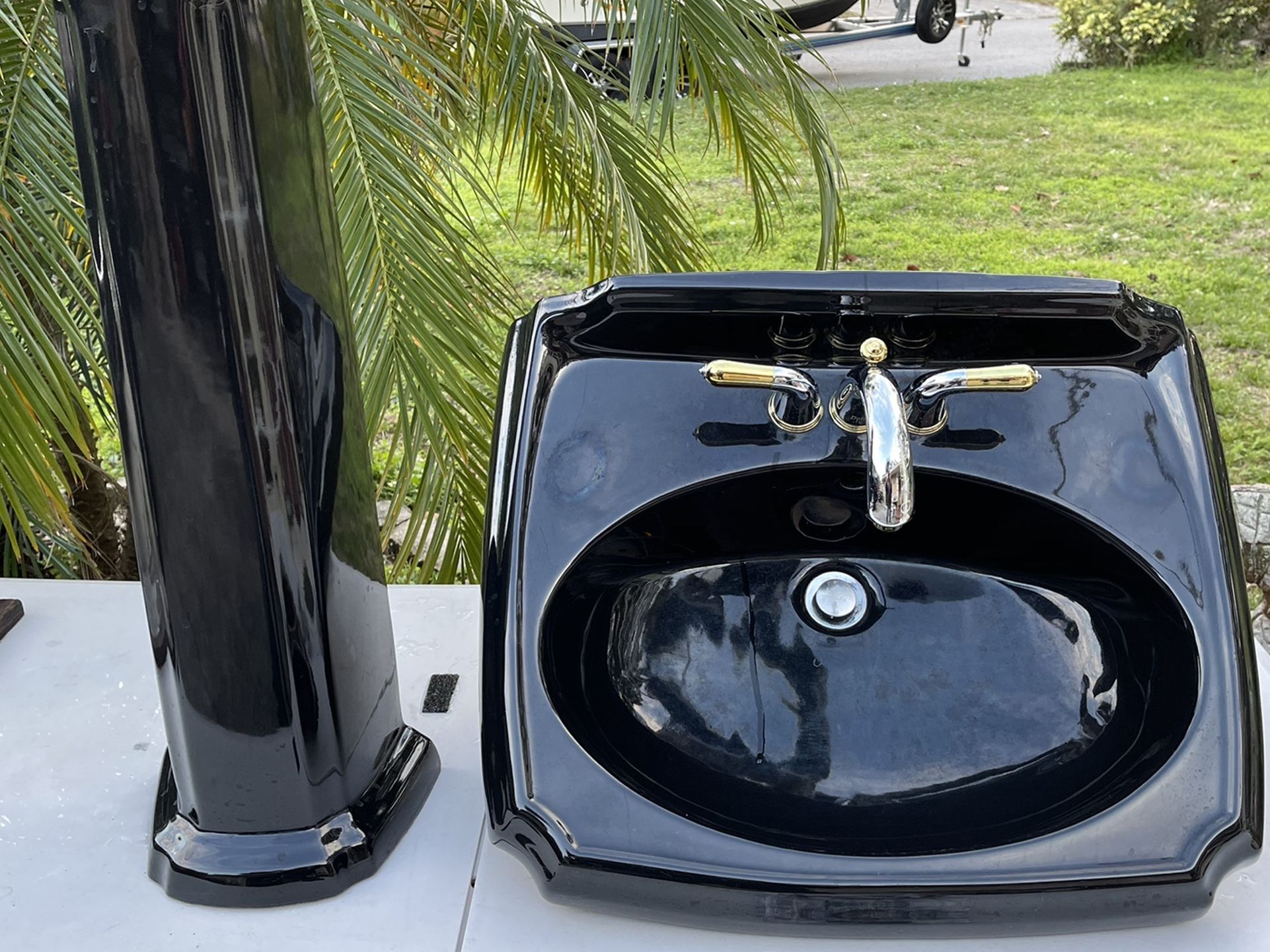 Pedestal Sink