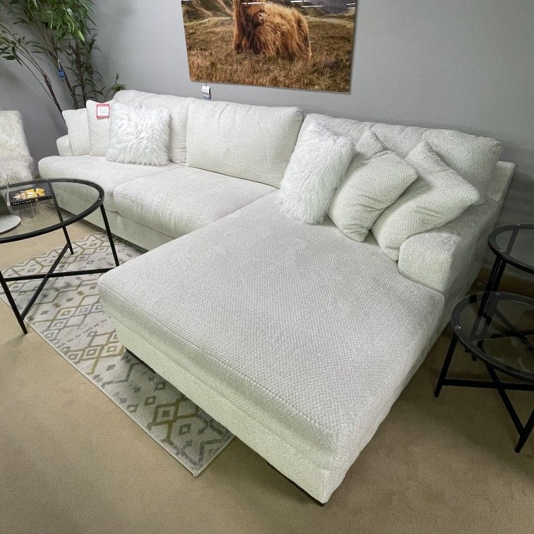 Zada Ivory 2pc RAF Chaise Sectional