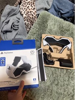 PS5 controller holder and charger