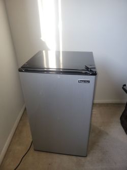 Magic Chef 3.3 cu. ft. Mini Fridge in Stainless Look