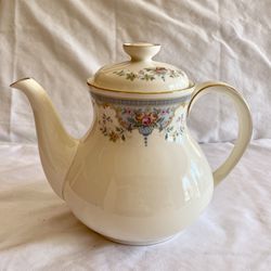 Elegant Royal Doulton Teapot - Romance Collection “Juliet”
