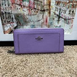 Valentines Gift NWT Coach purple Wallet purse zip