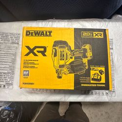 DEWALT 20V MAX XR Brushless 15 Degree Coil Roofing Nailer