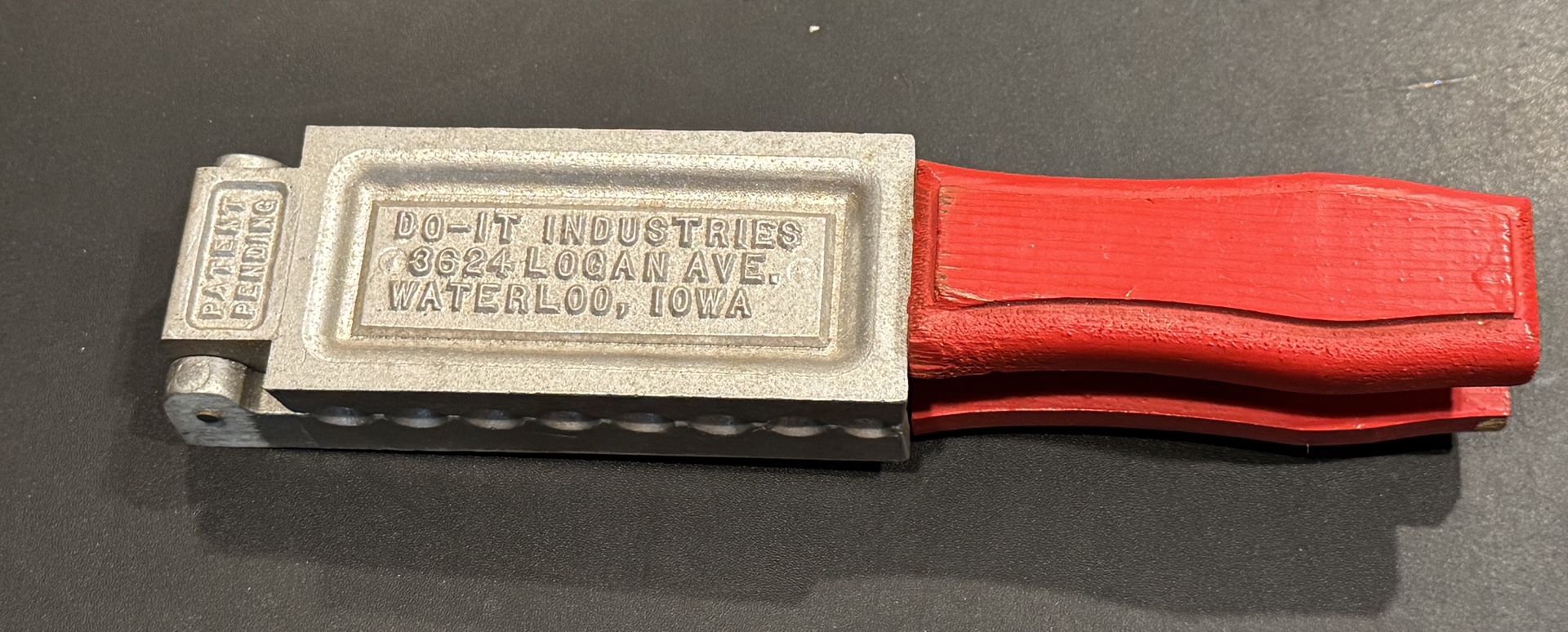 DO-IT INDUSTRIES IOWA SMALL ROUND JIG Assorted Size JNR-16-1632 Sinker Mold. Nice condition, small chip in wood handle.